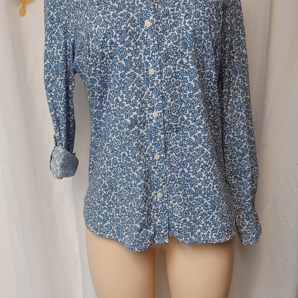 TOMMY HILFIGER SIZE M. Blue Floral wome.'s Shirt - Picture 4 of 12